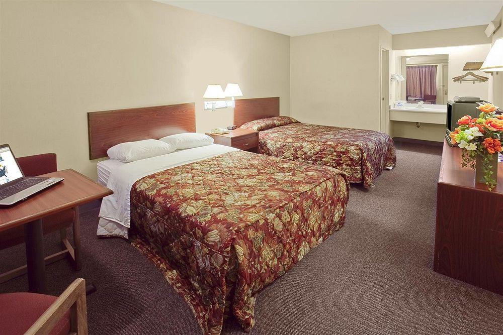 Americas Best Value Inn-Pittsburgh Airport Coraopolis Room photo