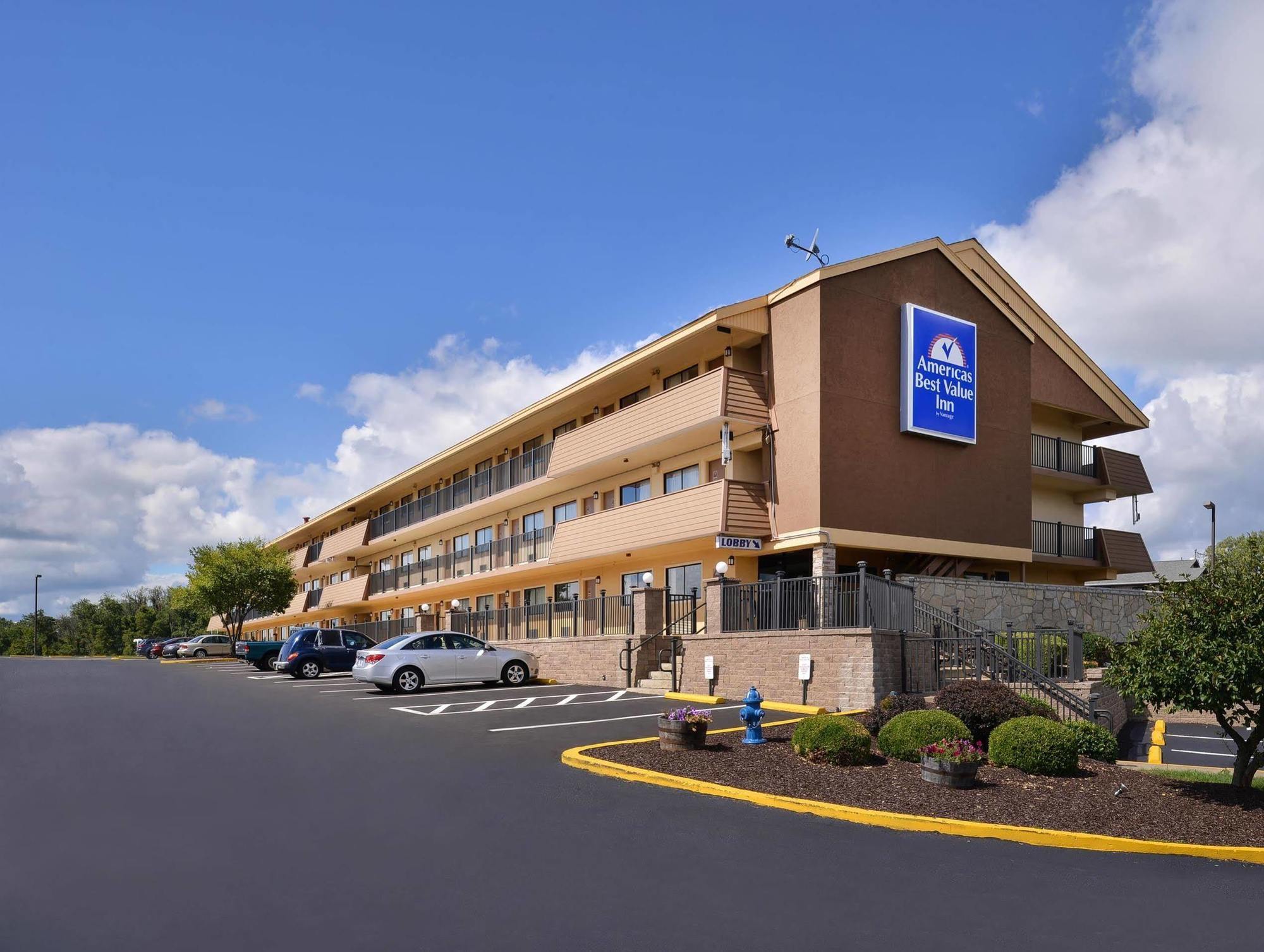 Americas Best Value Inn-Pittsburgh Airport Coraopolis Exterior photo