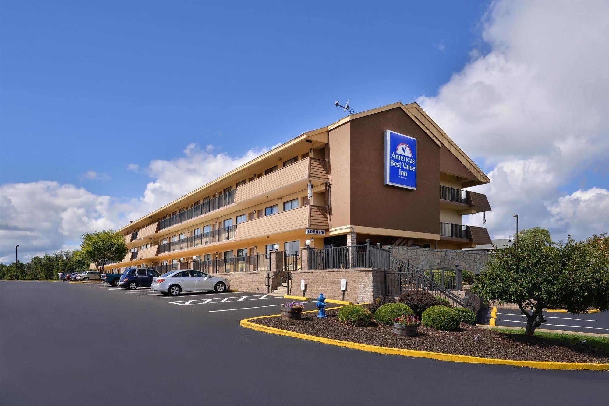 Americas Best Value Inn-Pittsburgh Airport Coraopolis Exterior photo