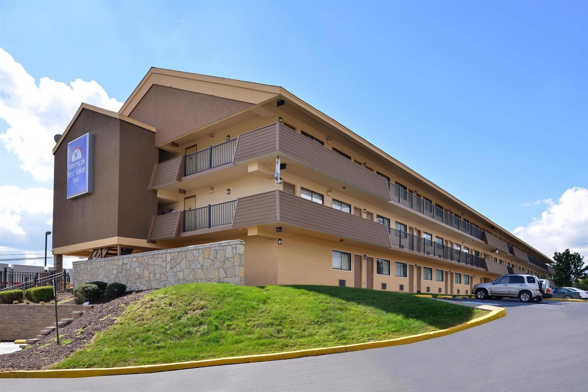 Americas Best Value Inn-Pittsburgh Airport Coraopolis Exterior photo