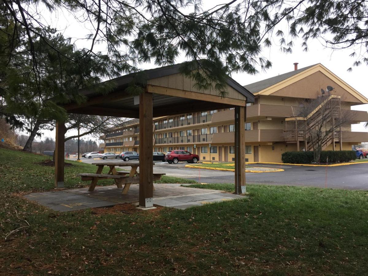 Americas Best Value Inn-Pittsburgh Airport Coraopolis Exterior photo